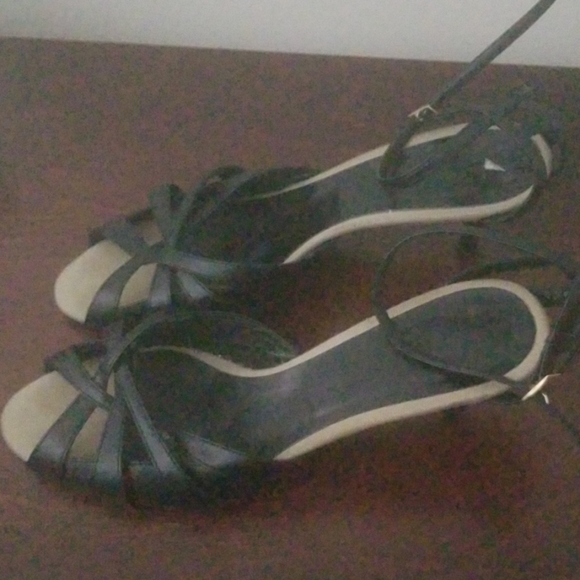 Women's classy black leather low heels sandals - Picture 7 of 7